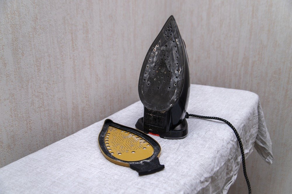 Iron with limescale on the soleplate